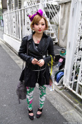 Cute Japanese Girl in Galaxxxy Leggings & Hair Bow