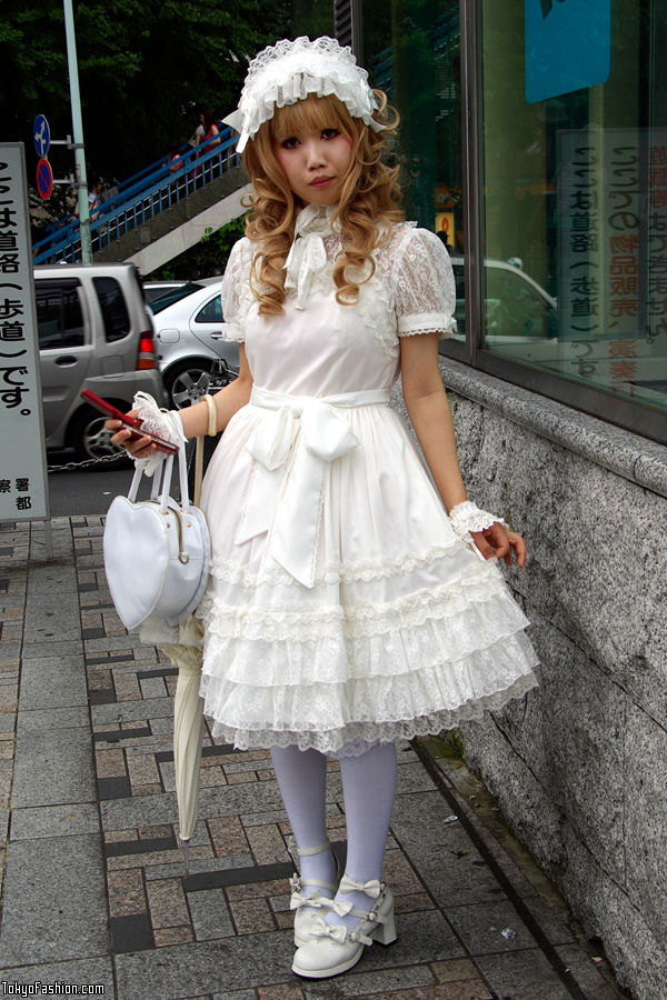 Japanese Lolita in Harajuku July 2009