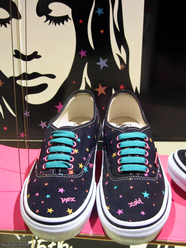 Girl vans store shoes