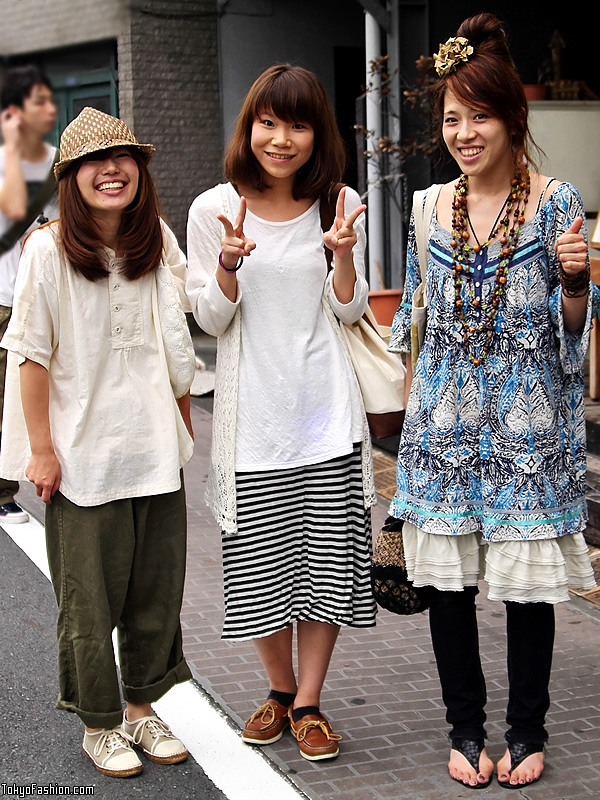 Cute Fashion & Smiley Girls x3 In Harajuku