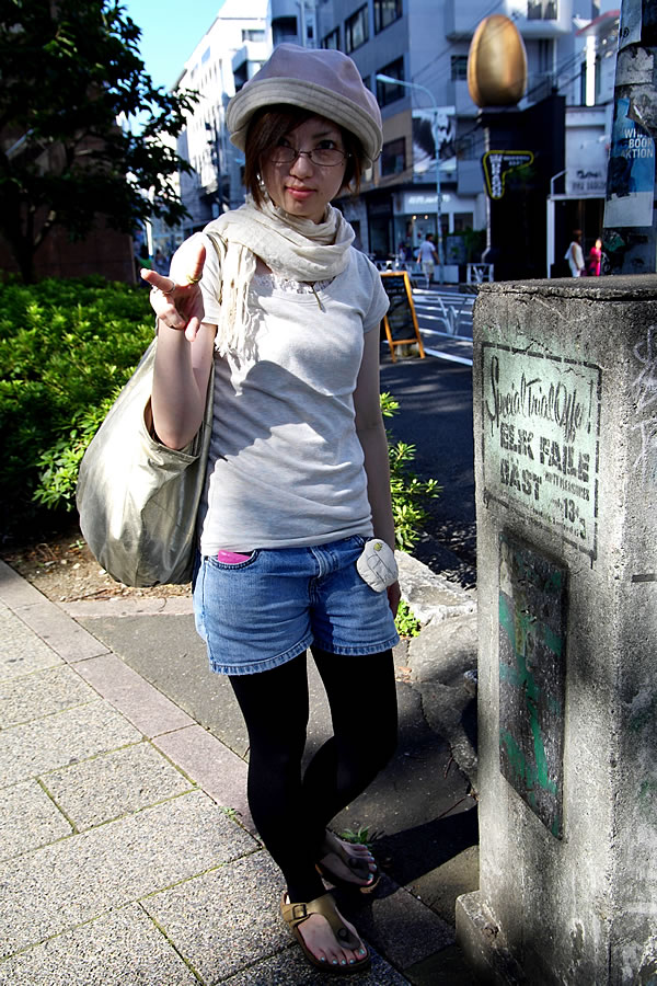 Big Hat & Glasses Girl in Shibuya