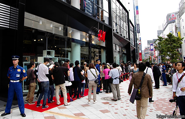H&M Shibuya Opening Day Line