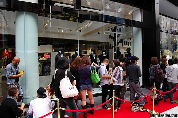 H&M Shibuya Customers