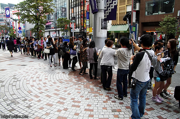 H&M Shibuya Opening Day Line