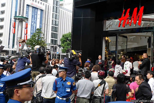 H&M Shibuya Opening Day Crowd