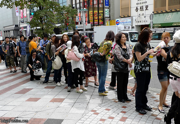 H&M Shibuya Opening Day Line