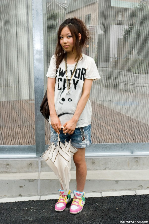 World Wide Love T-Shirt Girl in Shibuya
