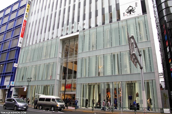 H&M Shinjuku Opening Day Pictures & Video