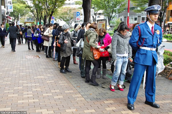 H&M Shinjuku Security