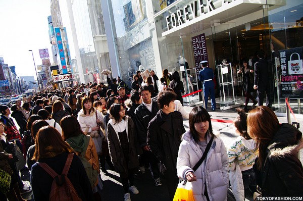 Crowds OutSide Forever 21 Harajuku