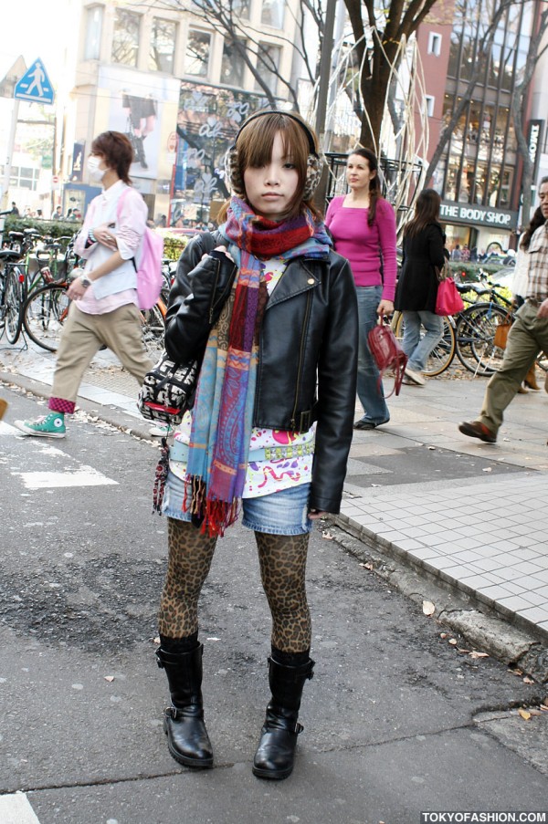 Dir en Grey Fan in Leopard Print Ear Muffs & Leggings