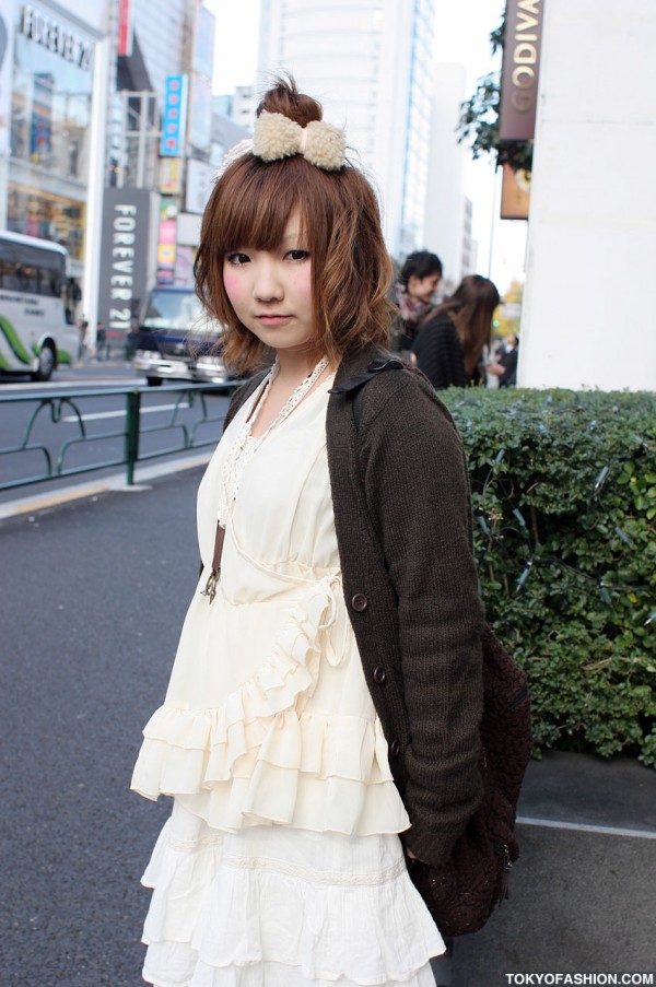 Cute Girl in Tiered Fashion in Harajuku