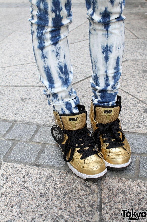 Free’s Mart Skinny Bleached Jeans and Gold Nikes