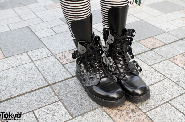 Striped tights and Ne-net boots