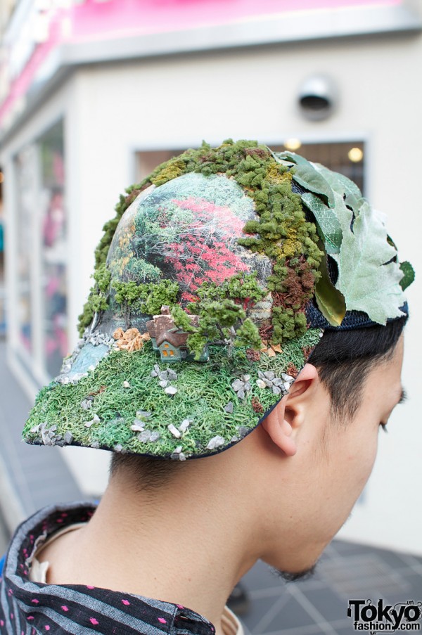 Otoe hat with 3-D foliage