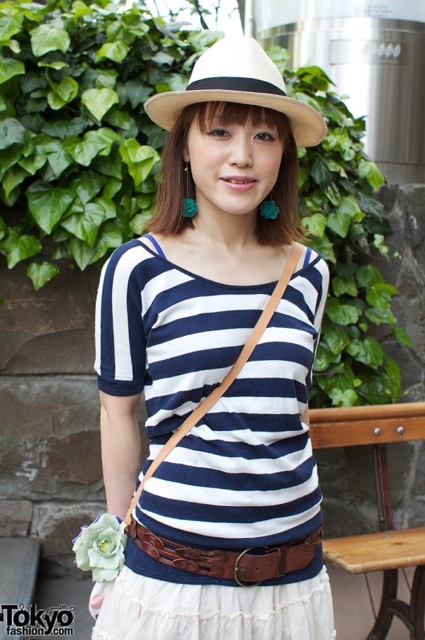 Striped shirt, dangling earrings & straw hat