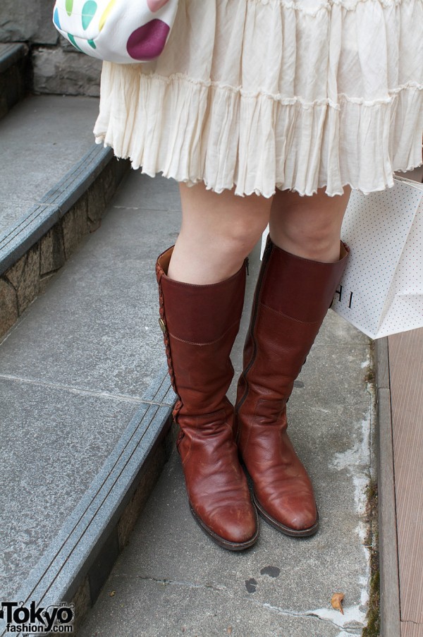 Gauzy skirt and Il Bisonte leather boots
