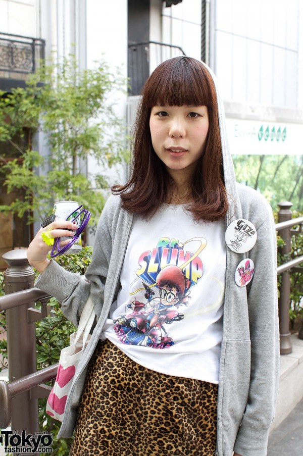 Uniqlo t-shirt, hoodie and Giza pin