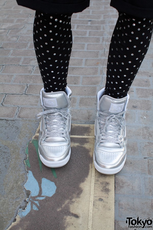 Silver Vans hightops & dotted leggings