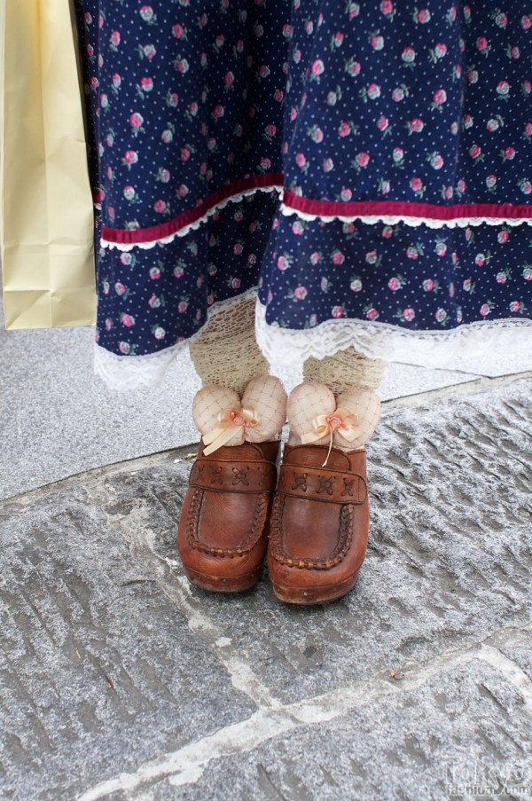 Green Dot clogs with hearts