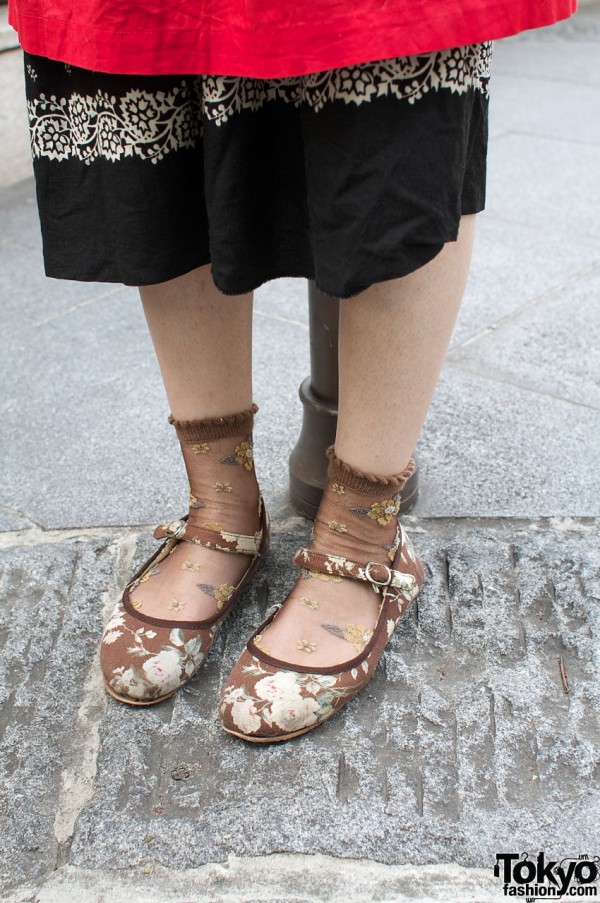 Brown print slippers from Bunkaya Zakkaten