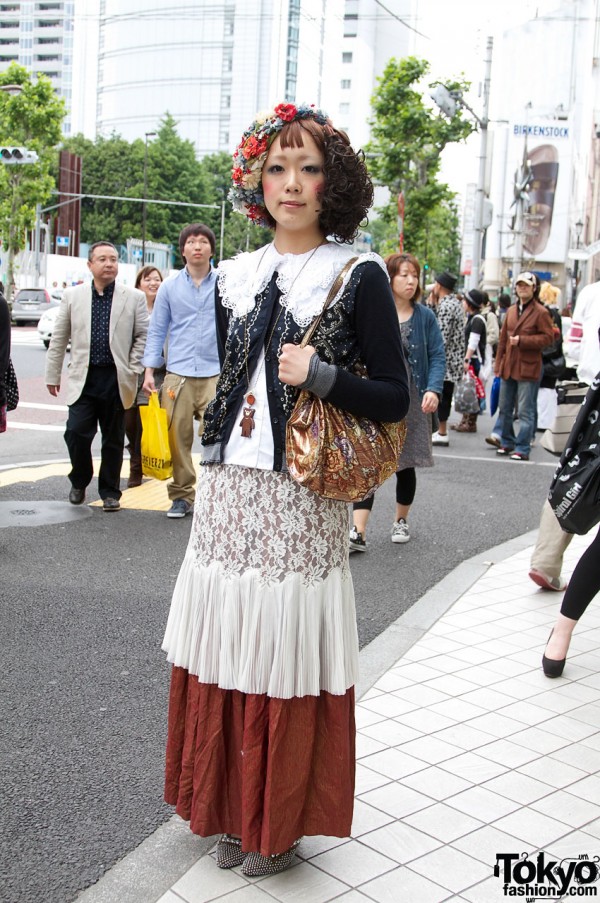 Japanese girl with Lois Crayon sweater & Thank-You Mart Layered Skirt
