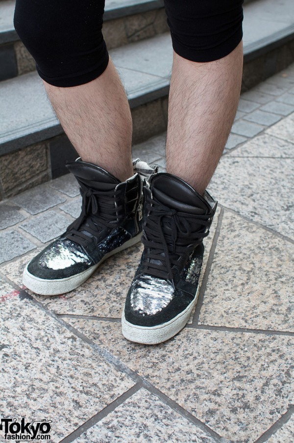 Black and silver high top shoes from Los Vega