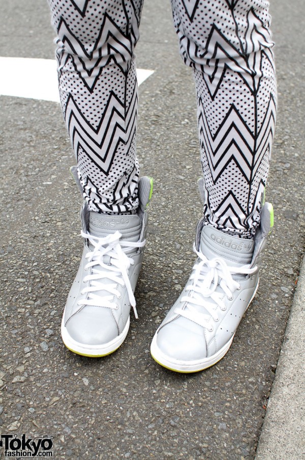 Bold leggings and Adidas shoes