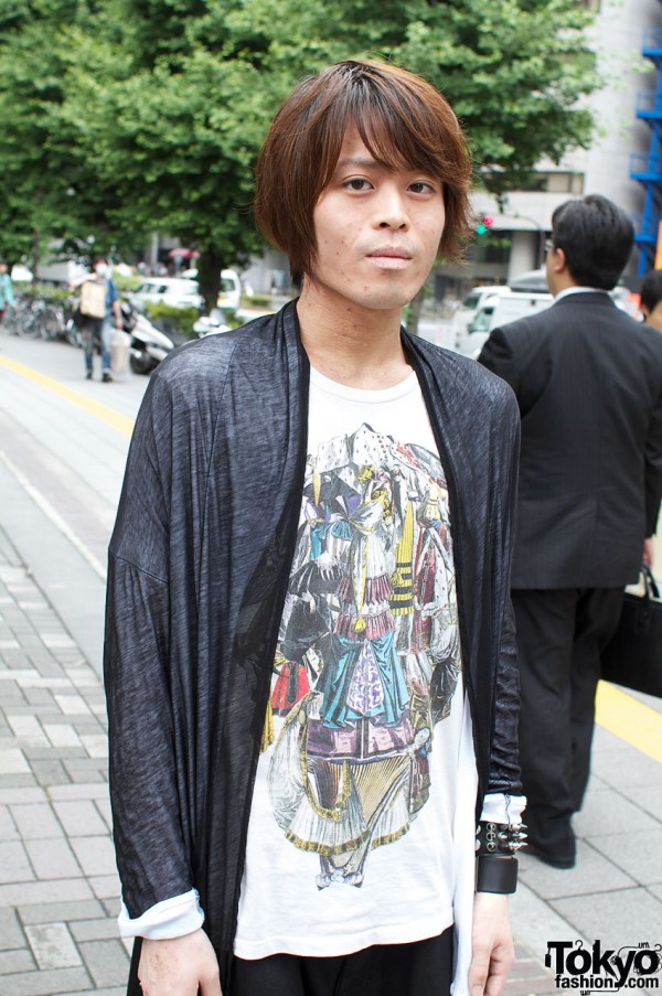 Graphic t-shirt and loose Limi Feu jacket