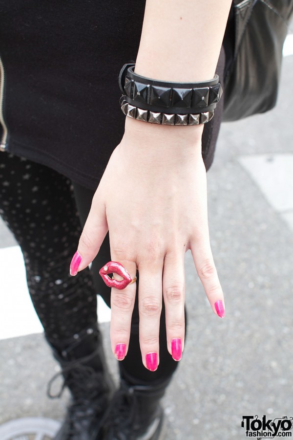 Pink nails, kiss ring & studded leather bracelet