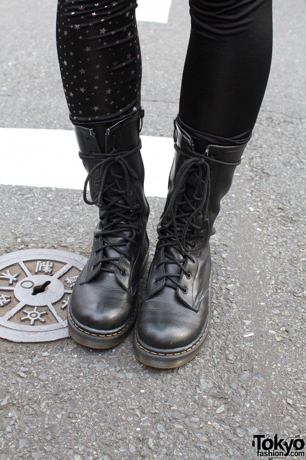 Unique black leggings and work boots