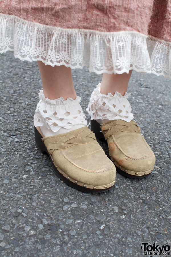 Tarock suede clogs & lace-trimmed socks