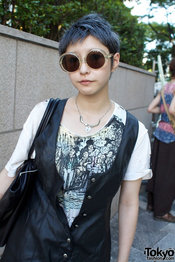 Marui sunglasses & vintage print top