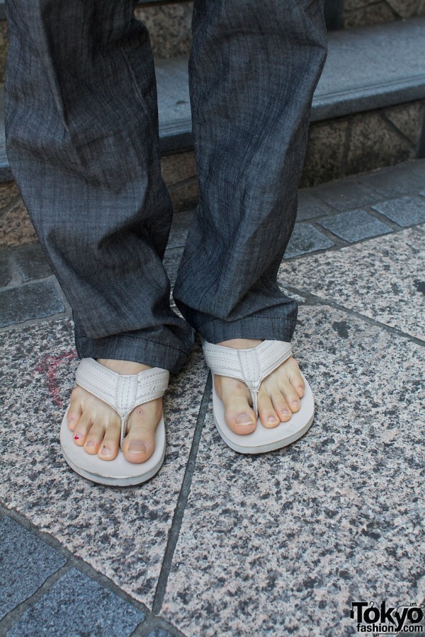 Uniqlo pants & Gap flip flops