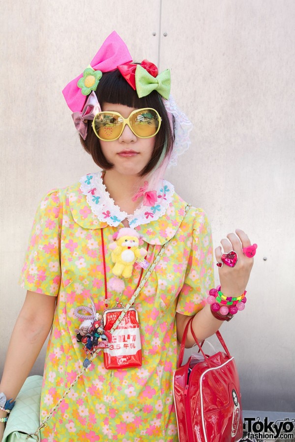 Yellow dress & cute accessories