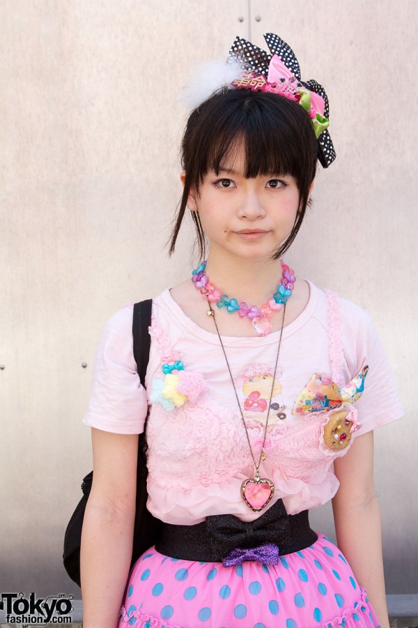 Pink lace & appliqued top with heart pendant