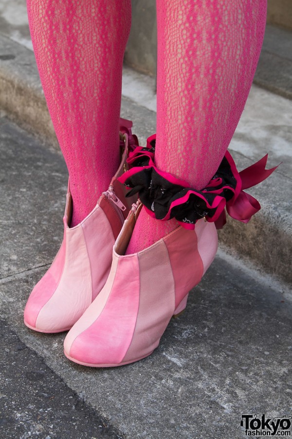 Randa pink suede booties