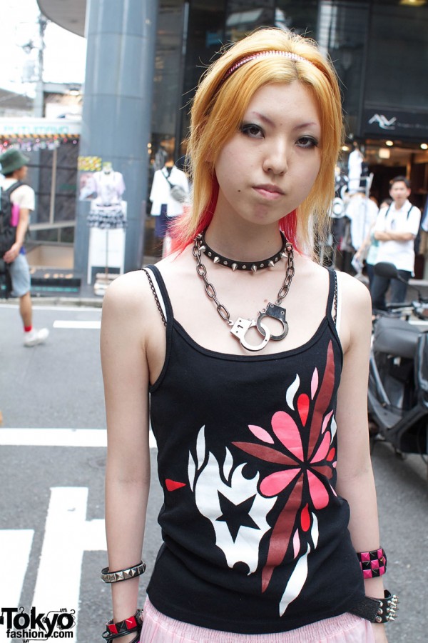 Blank tank top & handcuff necklace