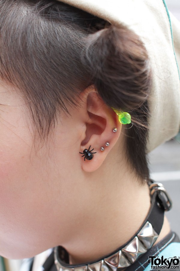 Spider earring & silver stud