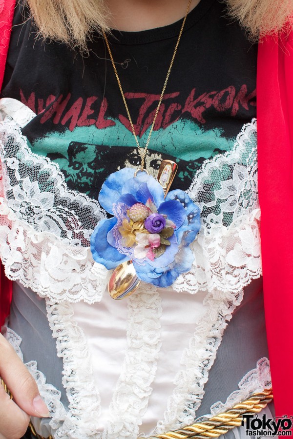 Lingerie top & flower pendant