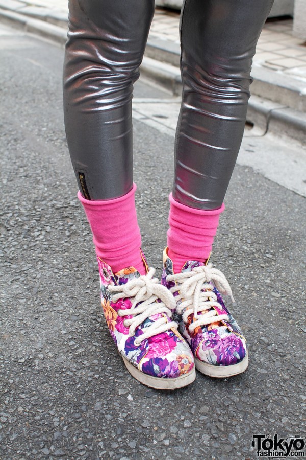 G2? silver leggings & pink socks