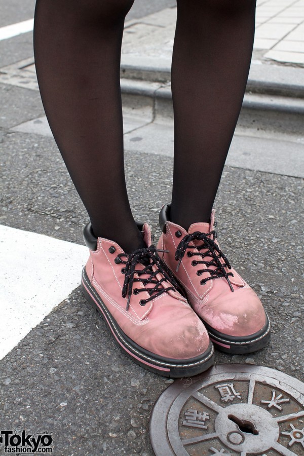 Black stocking & Panama Boy pink shoes