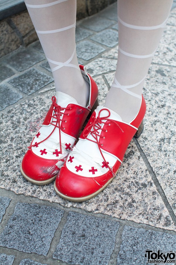 White stockings & two-tone shoes