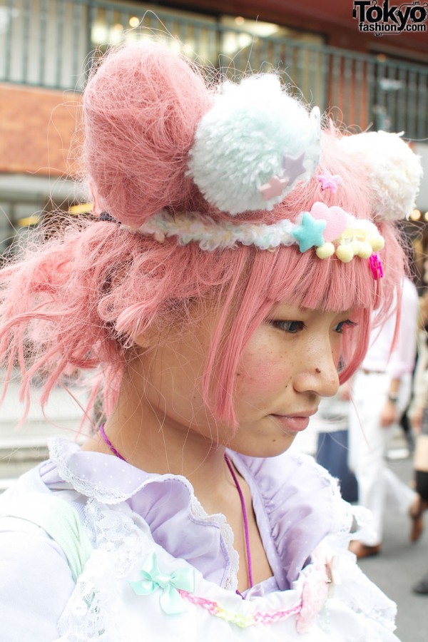 Hair pom poms and lace headband