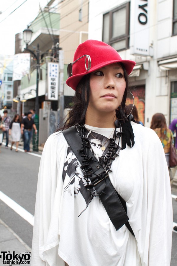 Hysteric Glamour top & red fedora