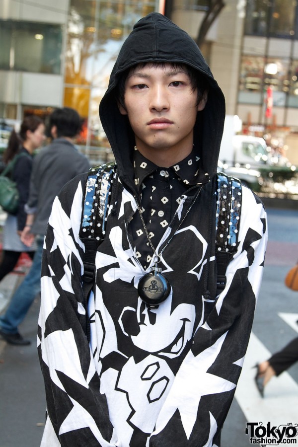 sweater mickey mouse uniqlo