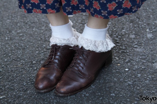 Cabaret shoes & lace trimmed socks