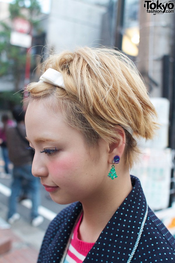 Short blonde hair & Christmas tree earring