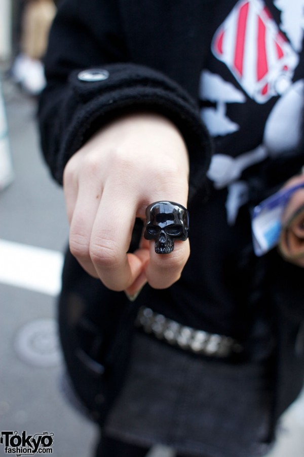 Black skull ring