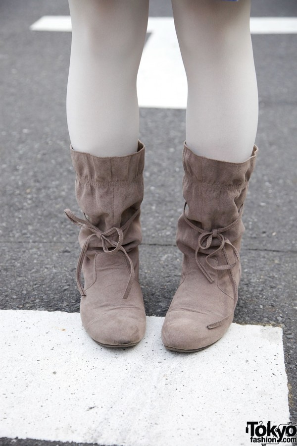 White tights & Suede Felissimo boots